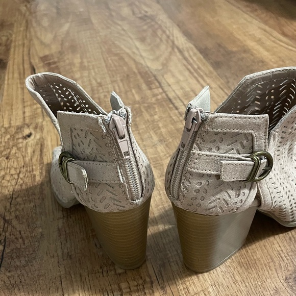 Charlotte Russe Tan Heeled Open Toe Booties - Picture 5 of 11